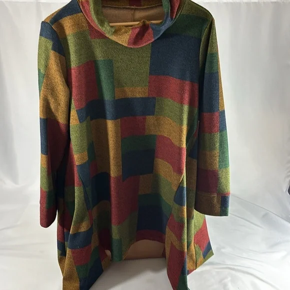 Flattering and Flowing Color Block Dress Midi - Picture 2 of 6